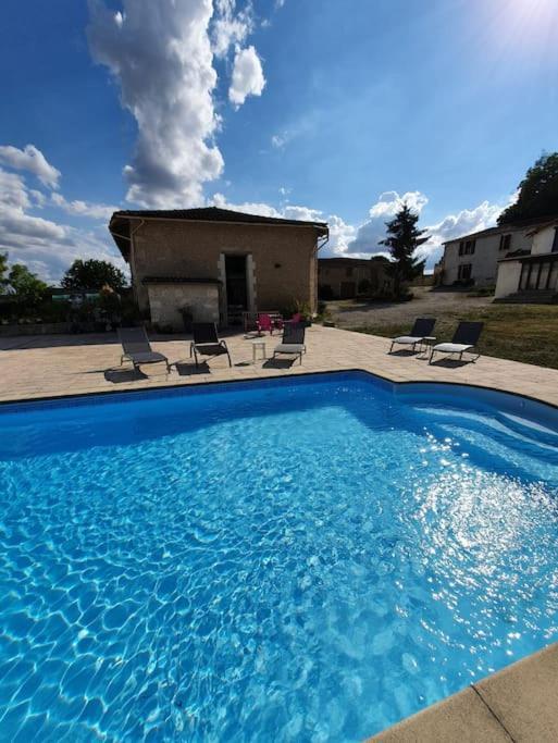 French Farmhouse Retreat With Pool & Superb Views. Blanzac  المظهر الخارجي الصورة