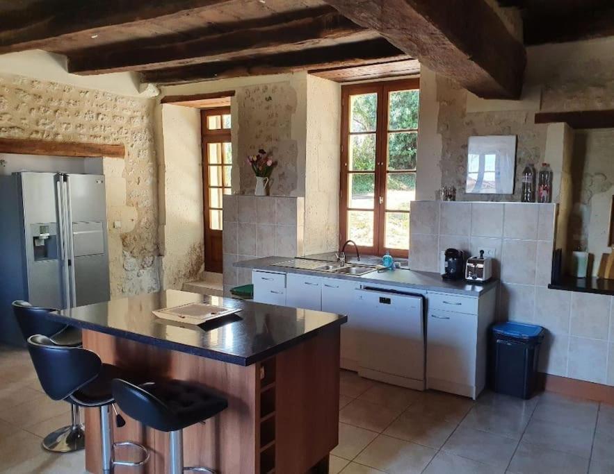 French Farmhouse Retreat With Pool & Superb Views. Blanzac  المظهر الخارجي الصورة