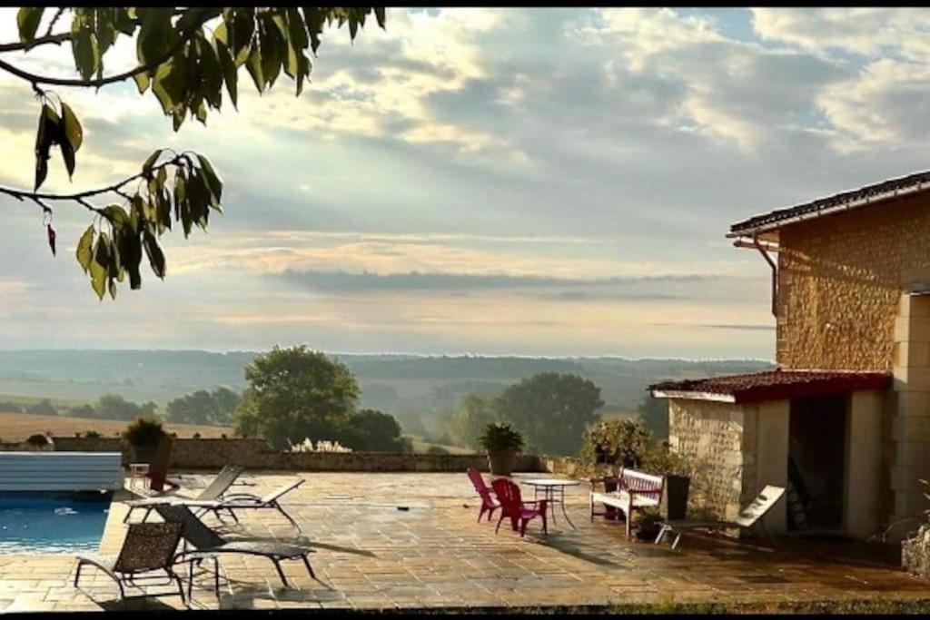French Farmhouse Retreat With Pool & Superb Views. Blanzac  المظهر الخارجي الصورة