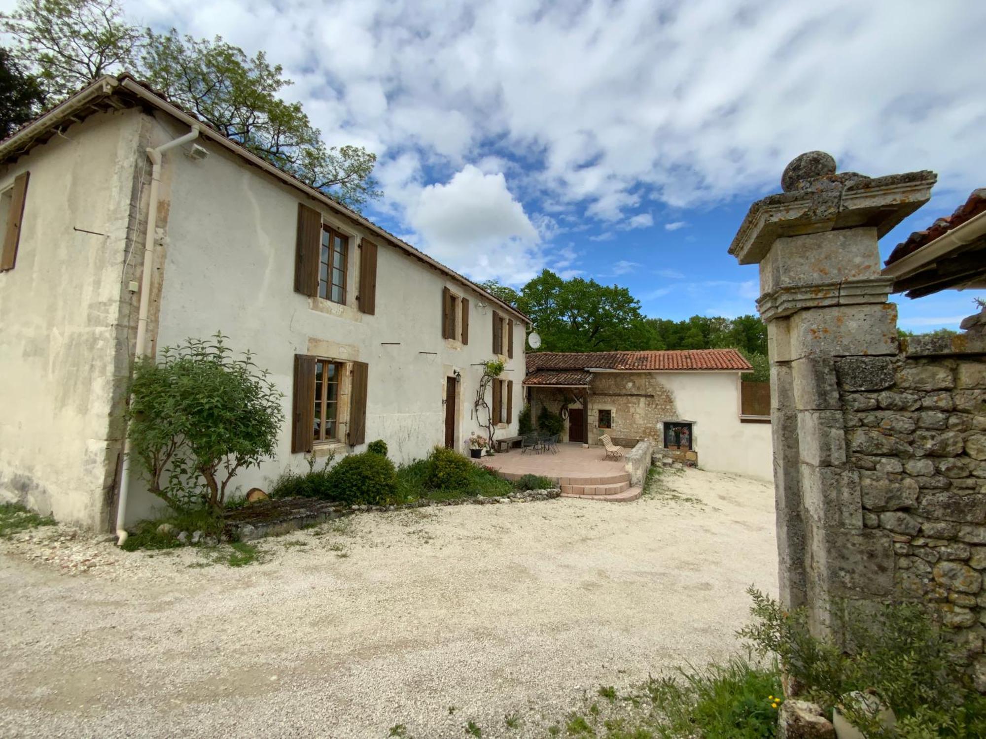 French Farmhouse Retreat With Pool & Superb Views. Blanzac  المظهر الخارجي الصورة